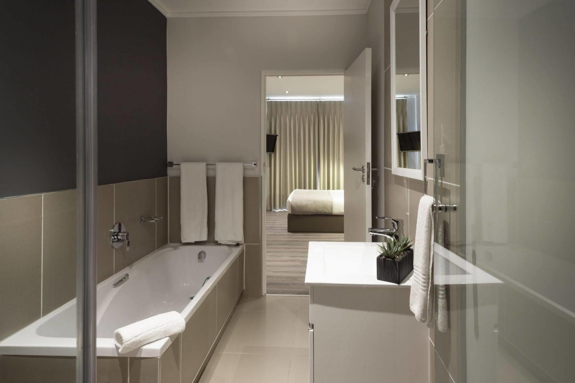 C.A.G - Upper East Side Apartment Sandton Exterior photo